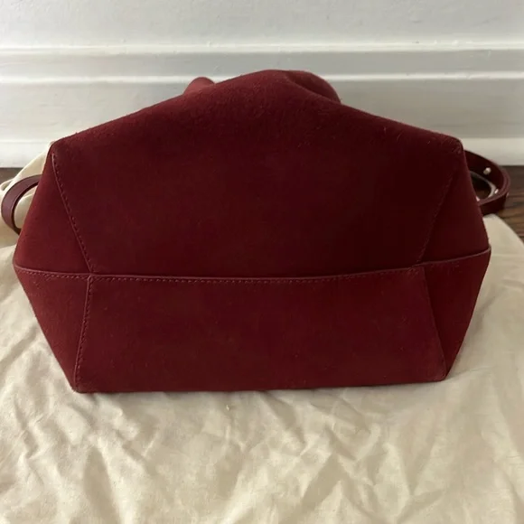 Mansur Gavriel Suede Bucket Bag in burgundy - Picture 5 of 9